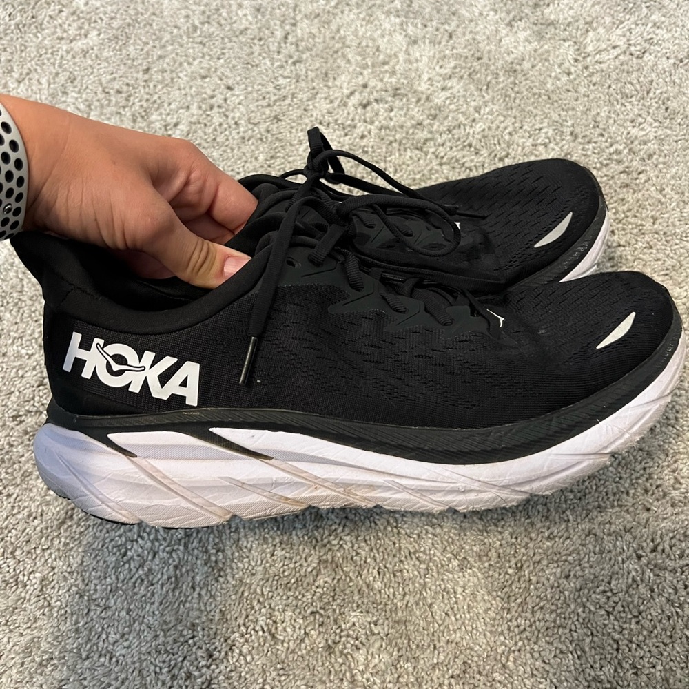 Women Hoka Clifton 8’s